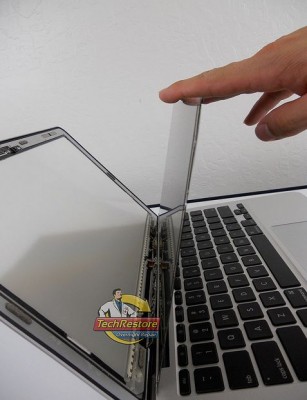 Экраны ноутбуков MacBook Air действительно уникальные (display 307x400)