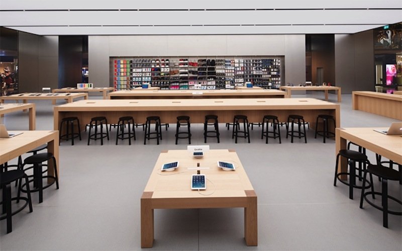 inside-it-looks-like-a-typical-apple-store